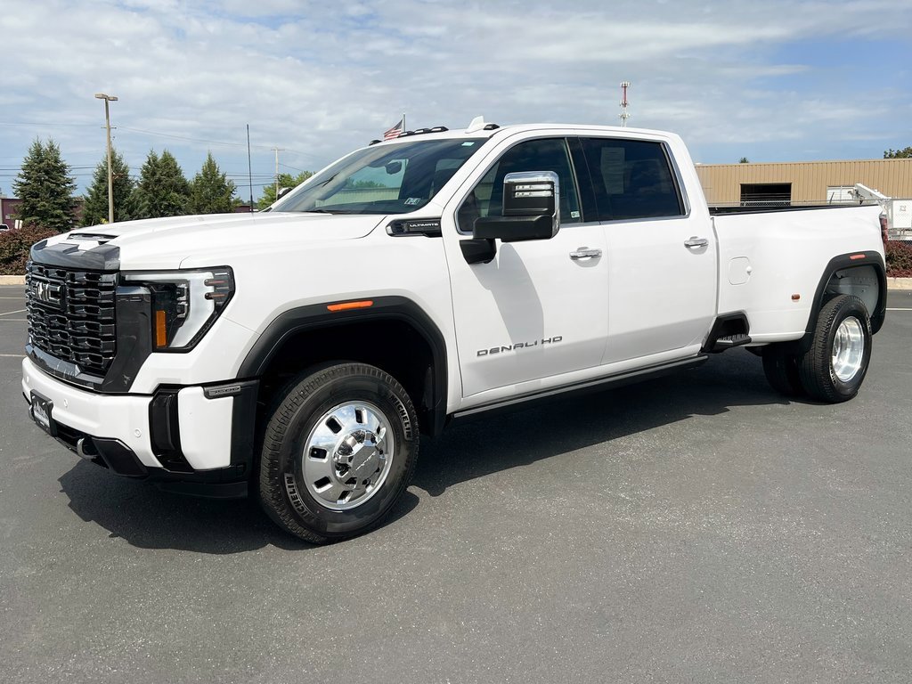 Used 2024 GMC Sierra 3500 Denali Ultimate image 16