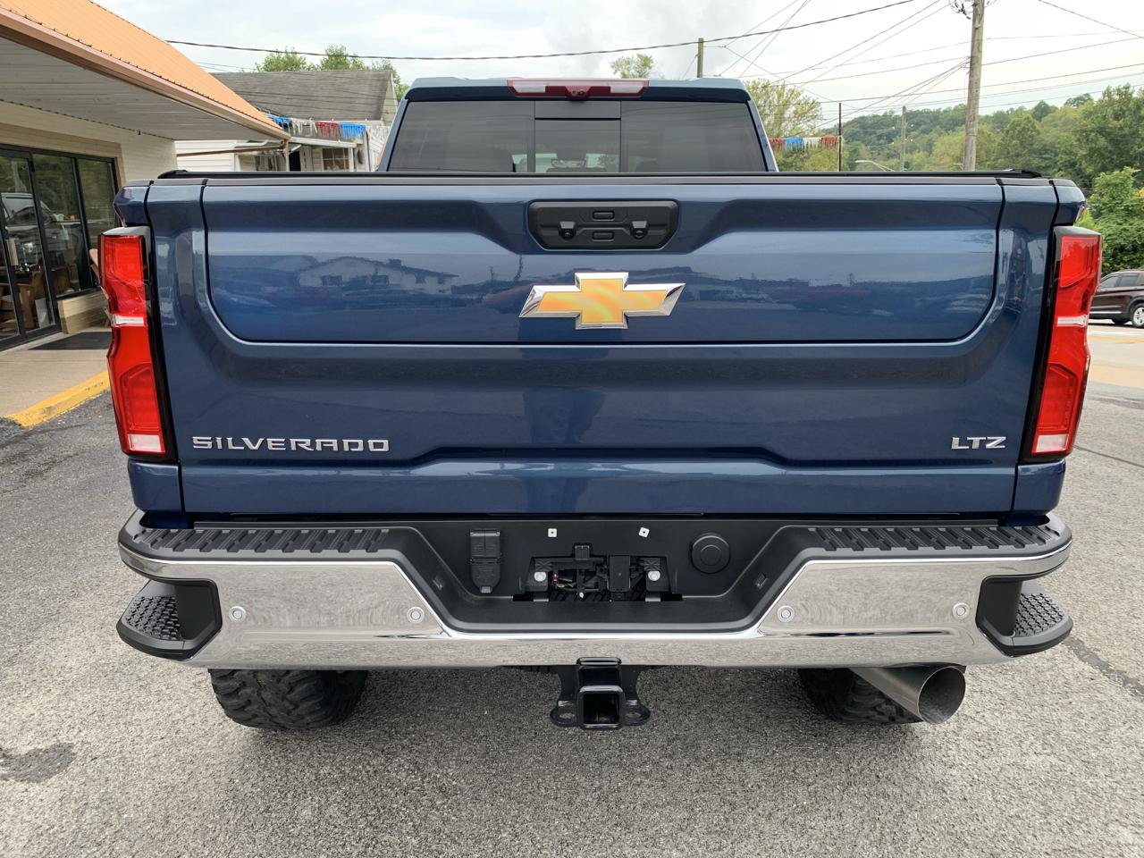 Used 2024 Chevrolet Silverado 2500 LTZ w/ LTZ Premium Package AWD/4WD image 4