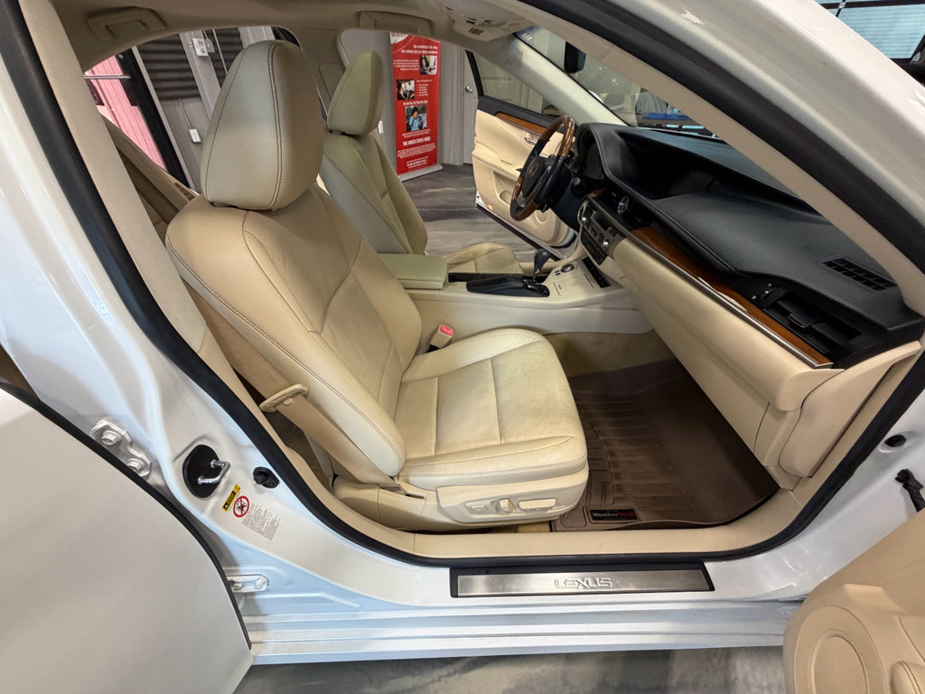 Used 2013 Lexus ES 300h w/ Luxury Pkg FWD image 43