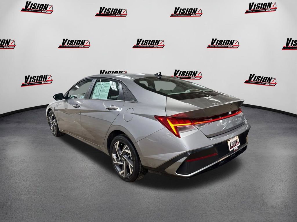 Certified 2025 Hyundai Elantra SEL image 7