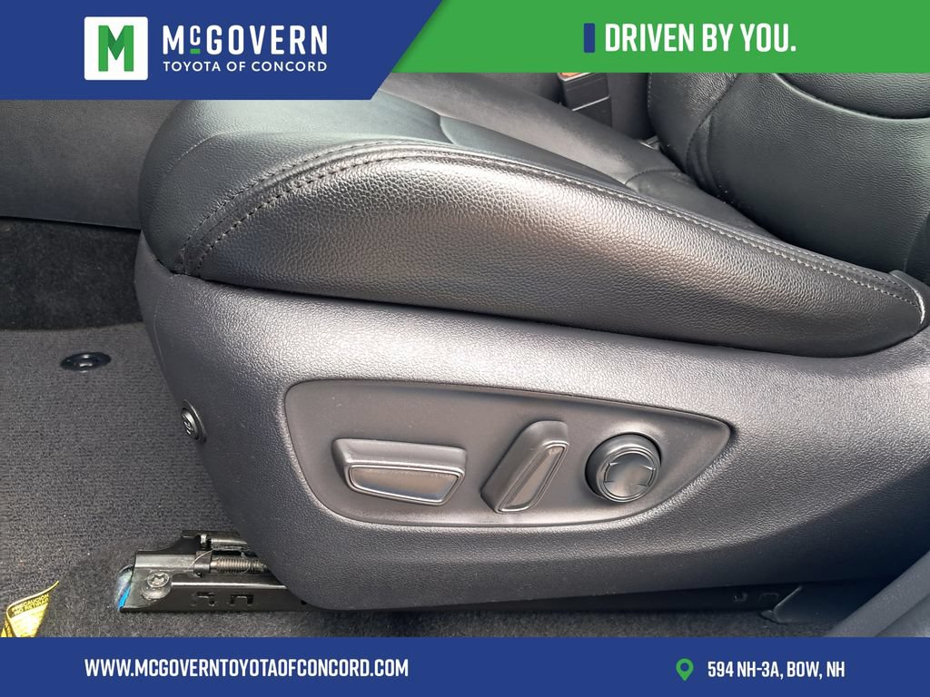Used 2021 Toyota RAV4 XLE w/ Carpet Mat Package (TMS) AWD/4WD image 17