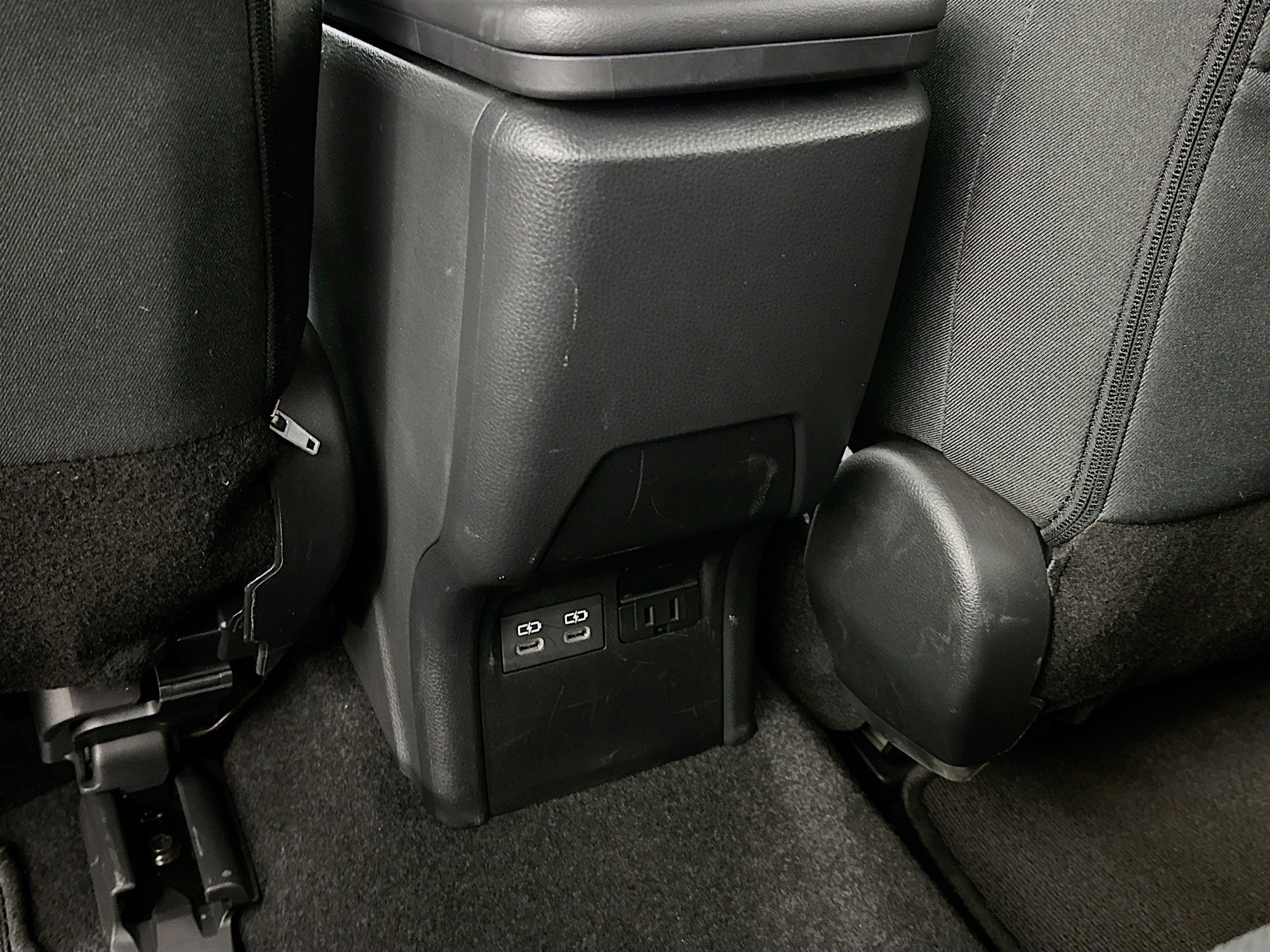 Used 2025 Toyota Prius Plug-In Hybrid image 28