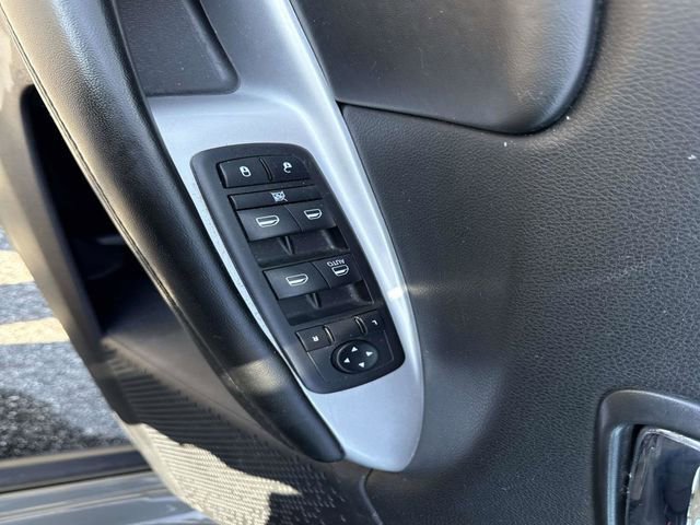 Used 2019 Dodge Journey SE FWD image 18