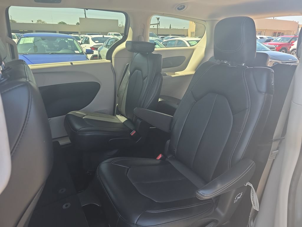 Used 2024 Chrysler Pacifica Touring-L FWD image 23