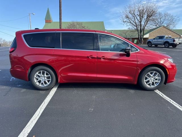 New 2026 Chrysler Pacifica Select image 8
