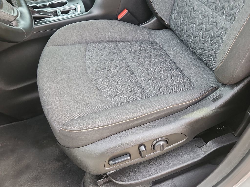 Used 2023 Chevrolet Equinox LT w/ Driver Convenience Package image 7