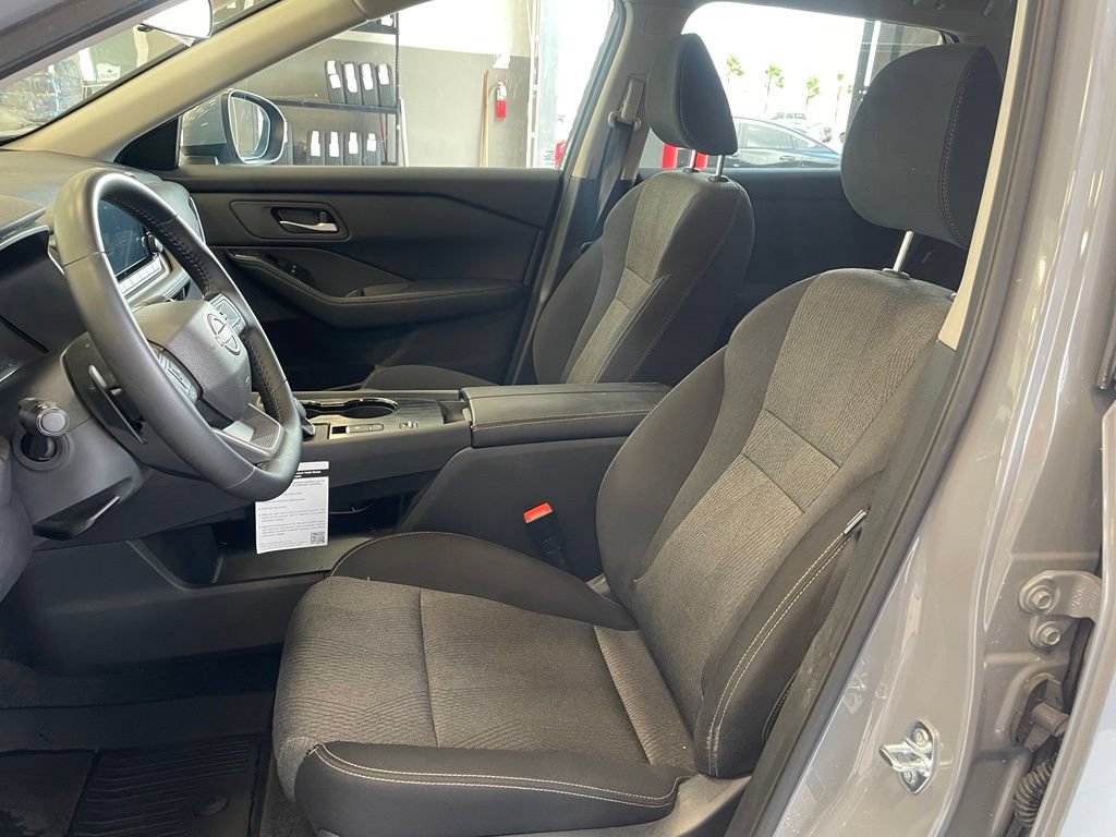 Certified 2026 Nissan Rogue SV FWD image 9