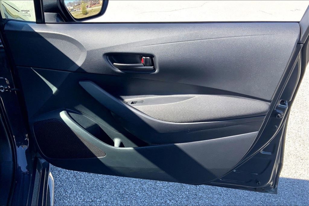 Used 2025 Toyota Corolla LE FWD image 23