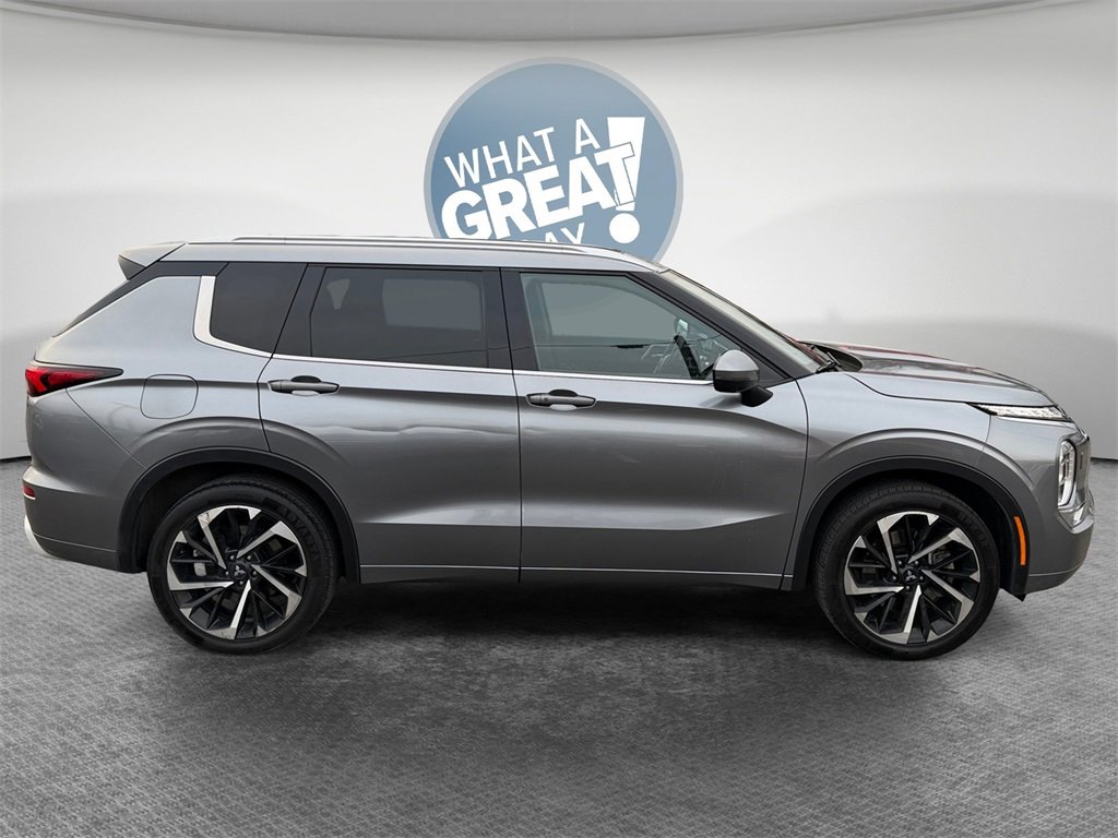 Used 2022 Mitsubishi Outlander SEL image 2