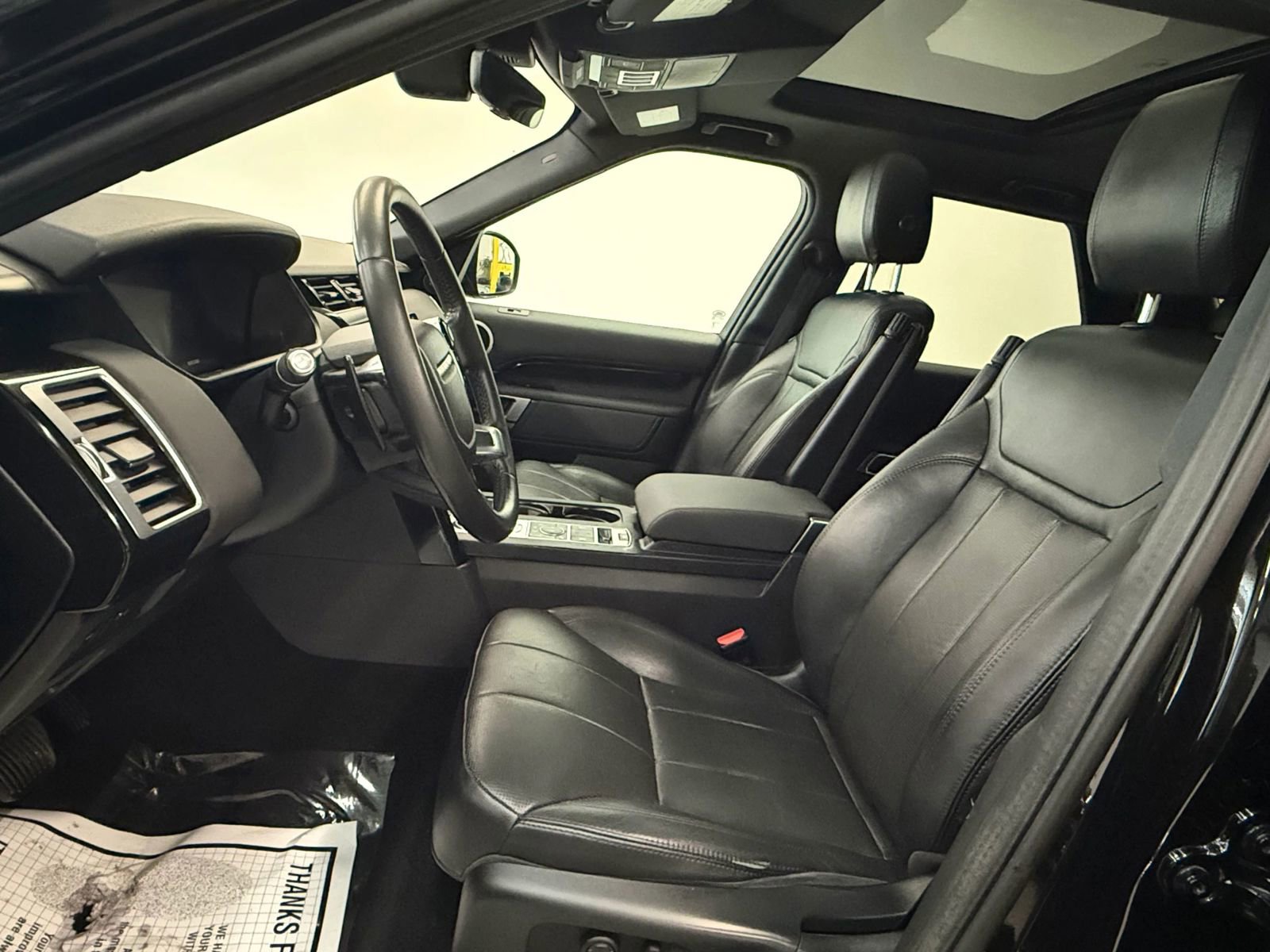 Used 2020 Land Rover Discovery SE image 15