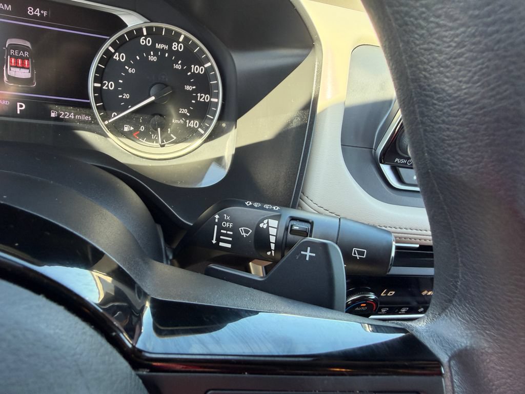 Used 2023 Nissan Rogue SV FWD image 23