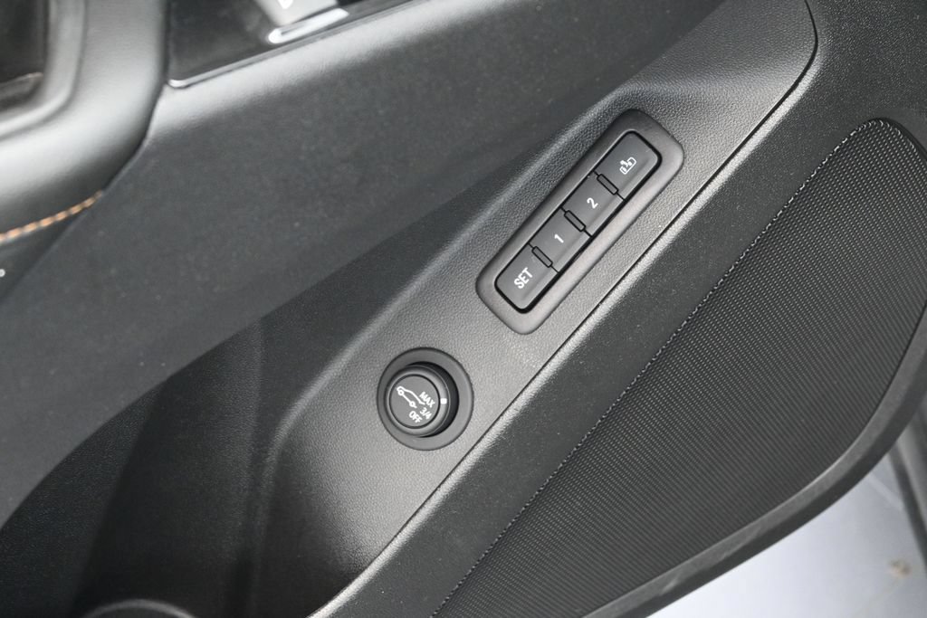 Used 2022 Chevrolet Equinox Premier FWD image 16