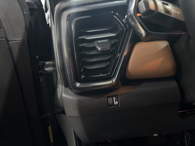 Used 2024 GMC Canyon AT4 w/ Technology Package image 15