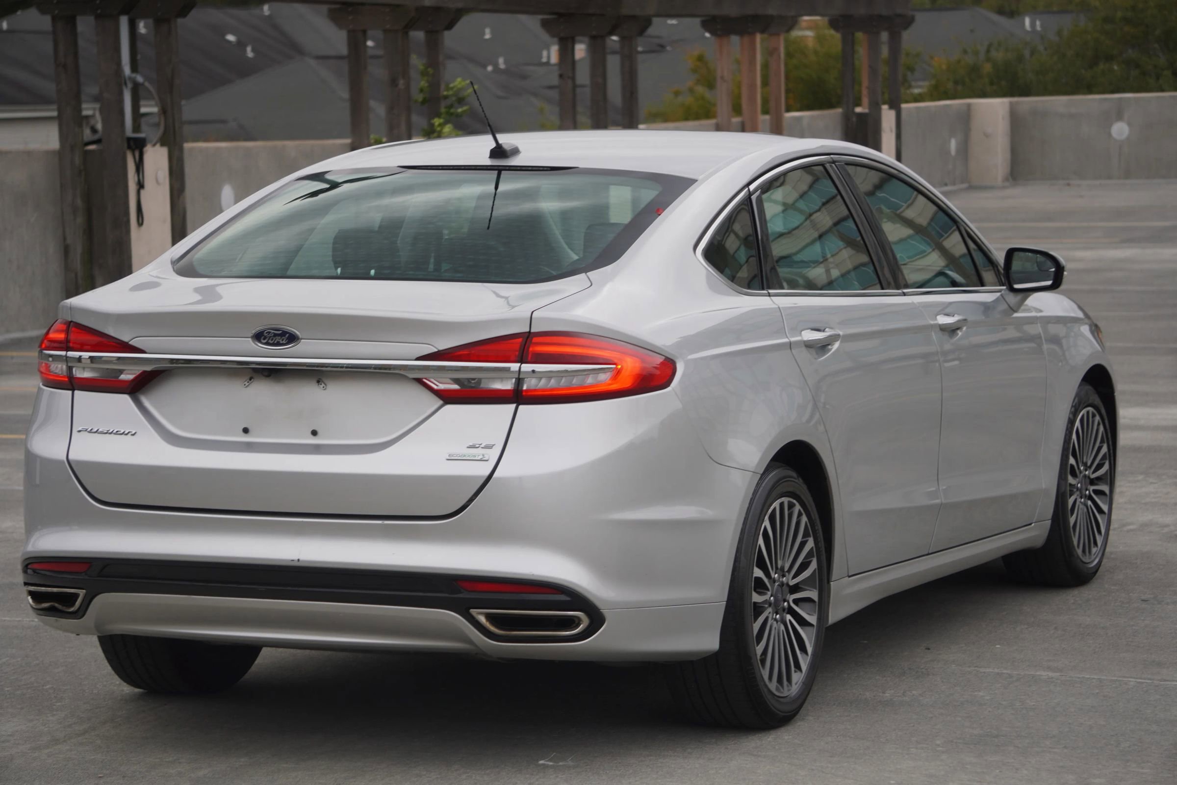 Used 2017 Ford Fusion SE image 19