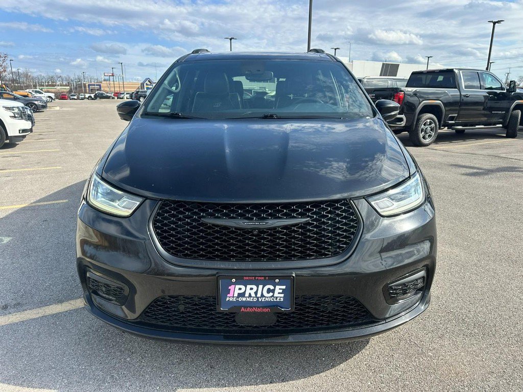 Used 2024 Chrysler Pacifica Premium image 9