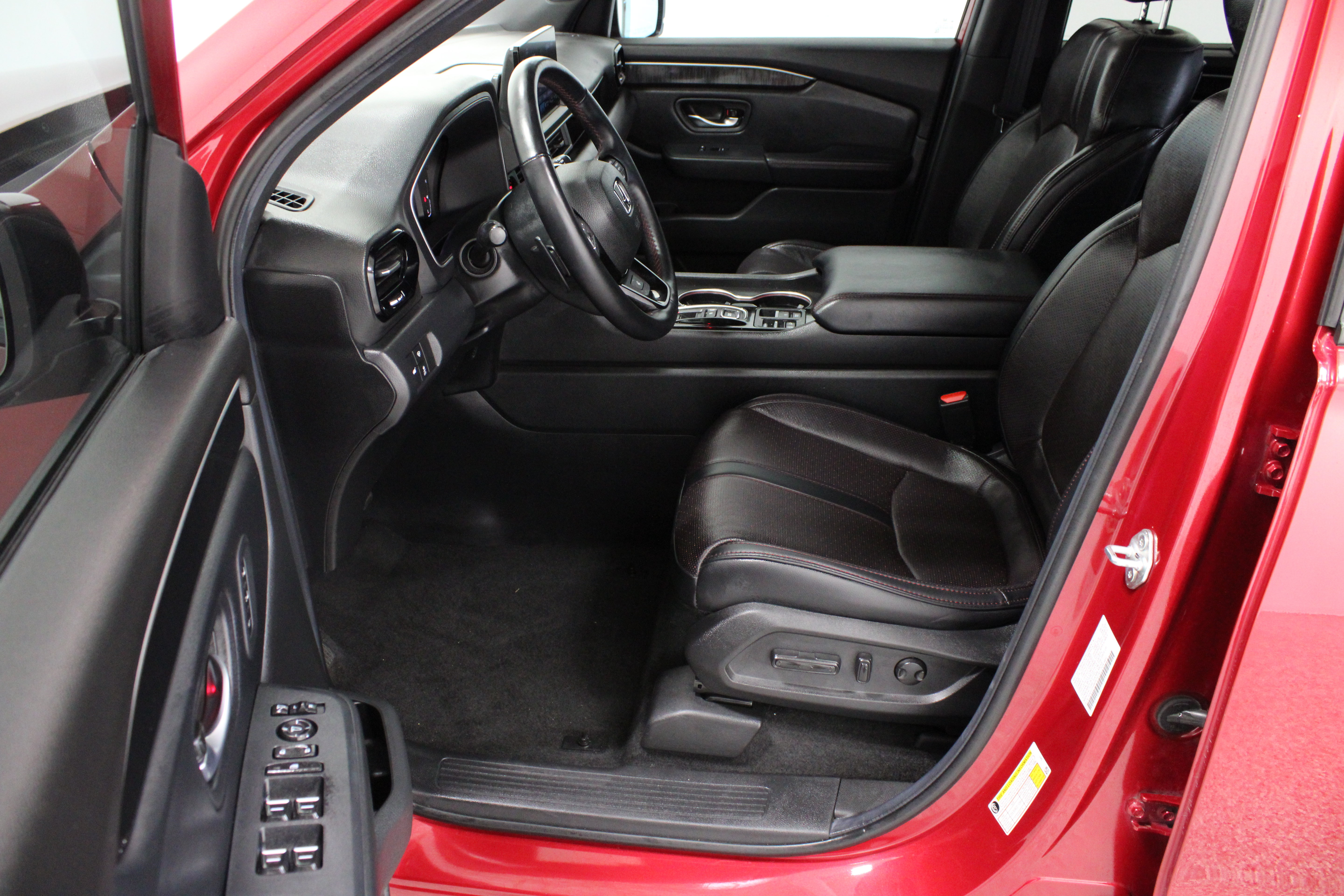 Used 2025 Honda Pilot Black Edition image 14