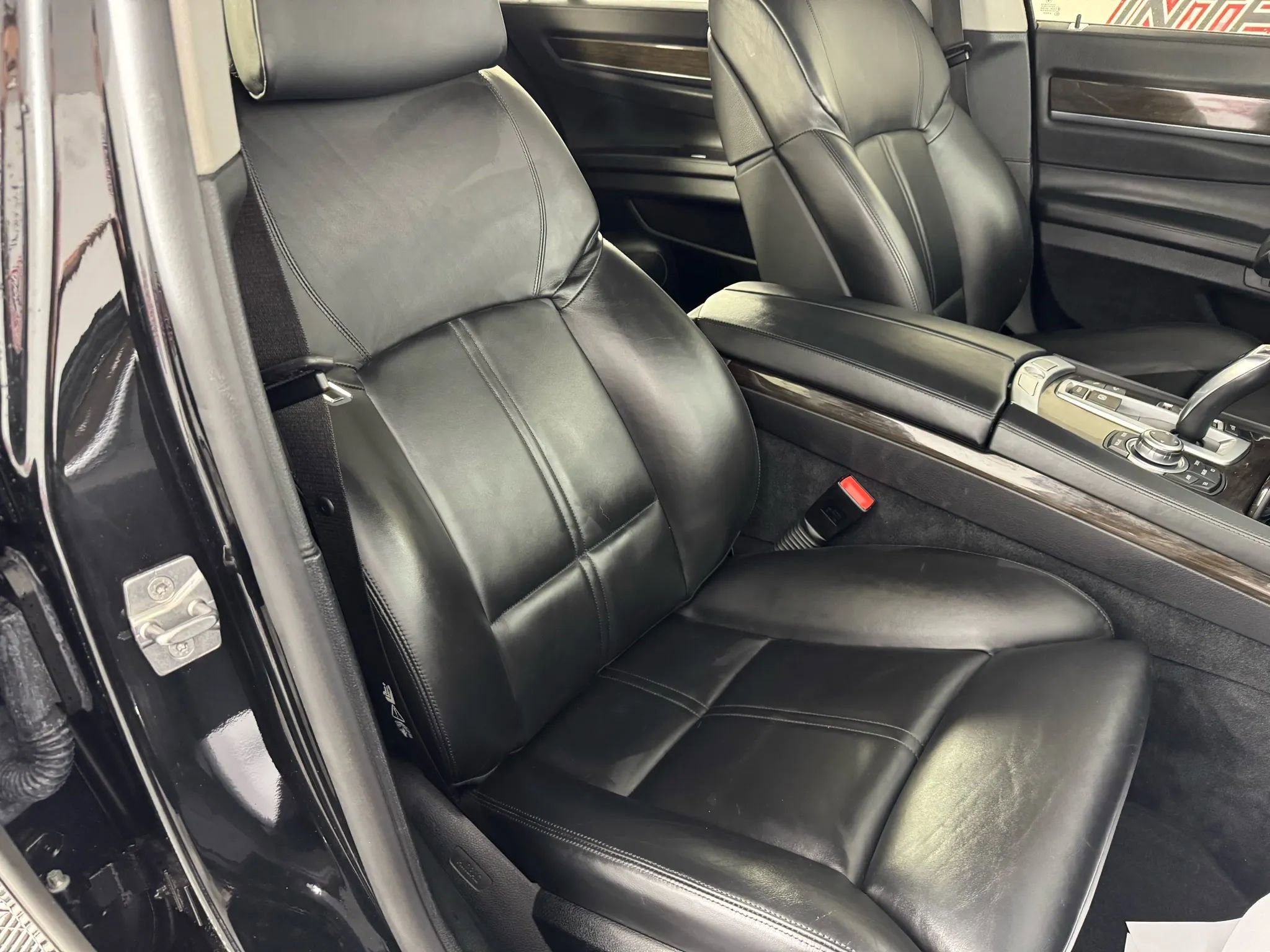 Used 2011 BMW 750Li xDrive image 34