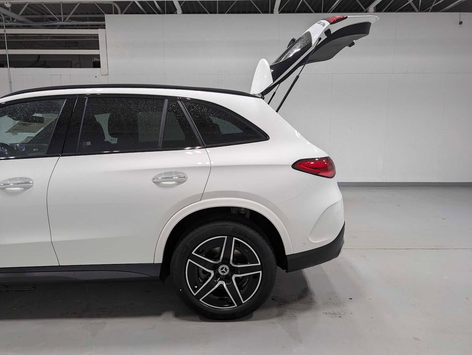 New 2026 Mercedes-Benz GLC 300 4MATIC image 9