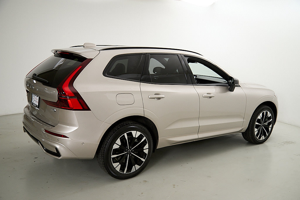 New 2026 Volvo XC60 T8 Plus w/ Protection Package Premier AWD/4WD image 9