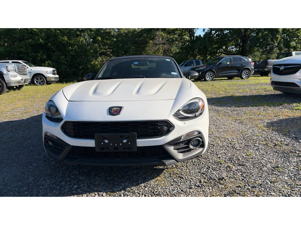 Used 2018 FIAT 124 Spider Abarth w/ Convenience Group RWD image 2
