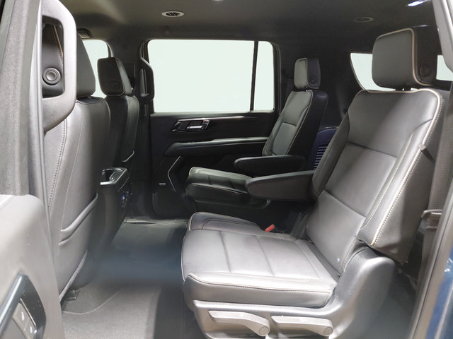 Used 2025 Chevrolet Suburban Premier AWD/4WD image 19