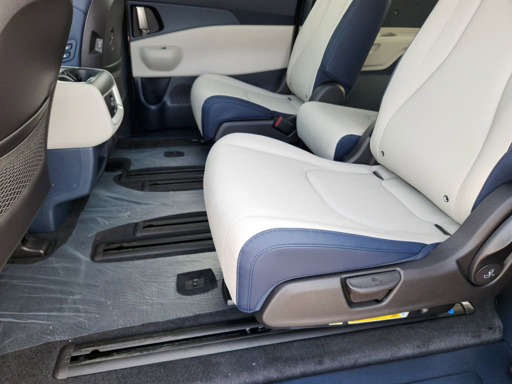 New 2026 Kia Carnival EX image 9