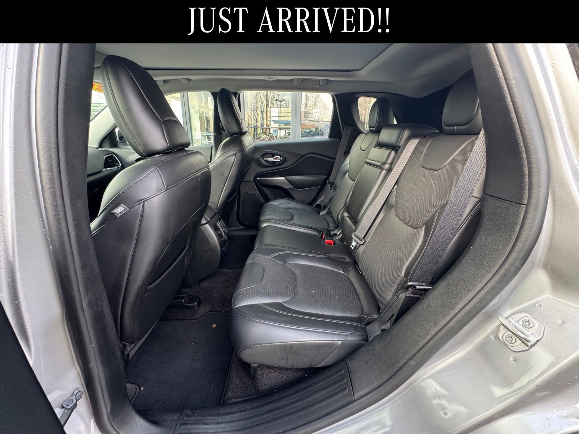 Used 2019 Jeep Cherokee Limited w/ Luxury Group image 10