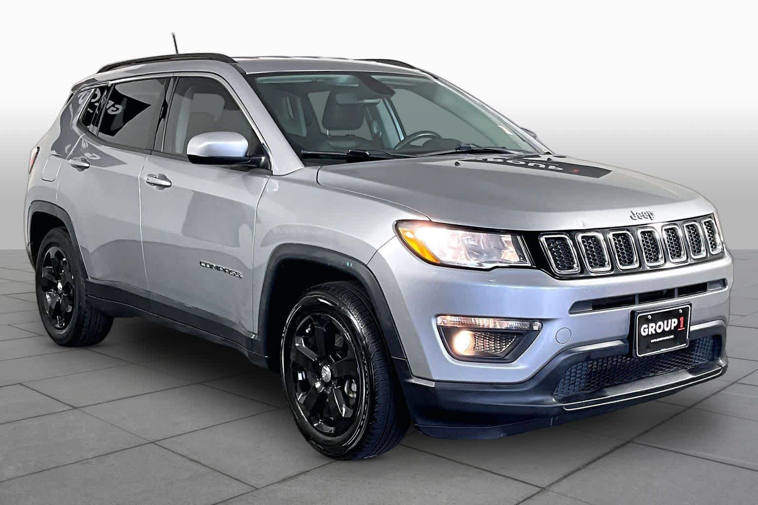Used 2021 Jeep Compass Latitude FWD image 3