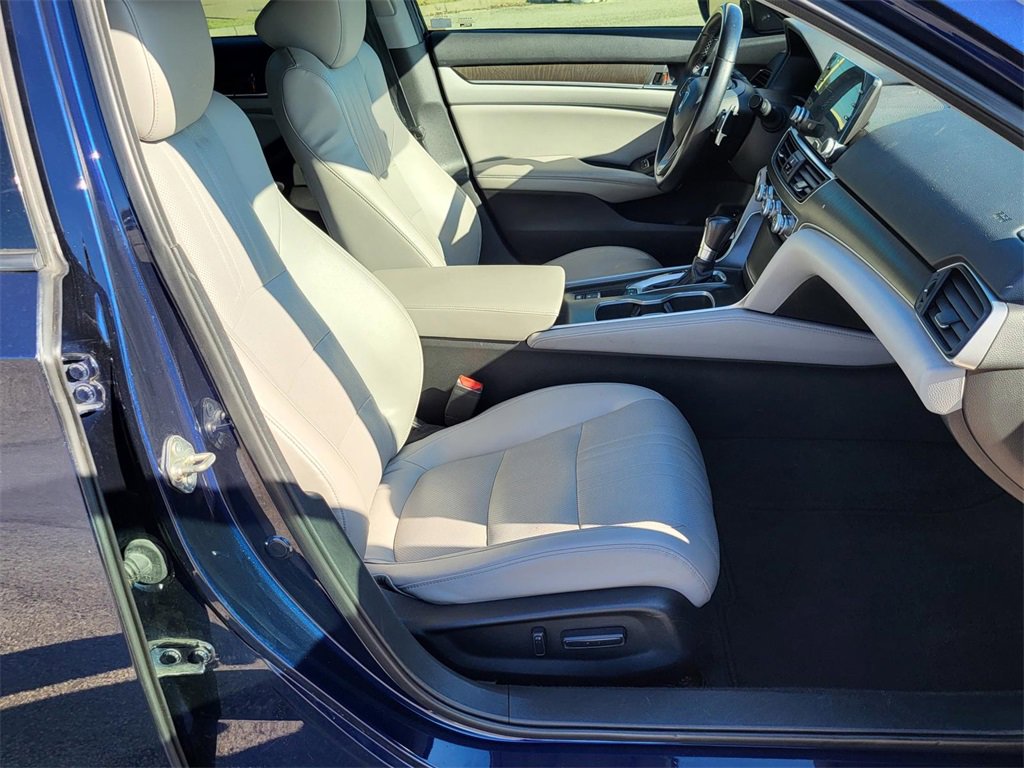 Used 2018 Honda Accord Touring image 10