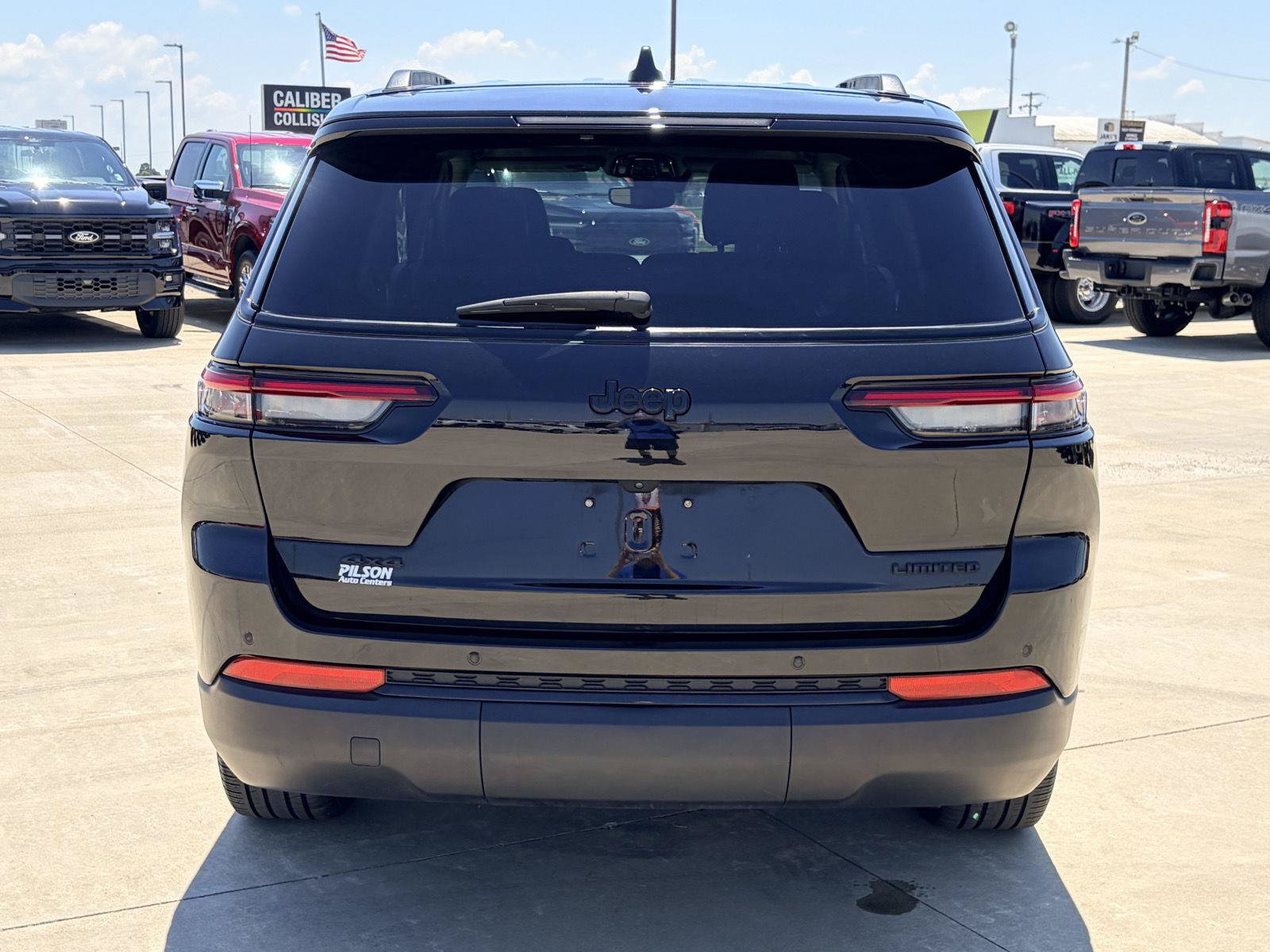 Used 2023 Jeep Grand Cherokee L Limited w/ Black Appearance Package AWD/4WD image 43
