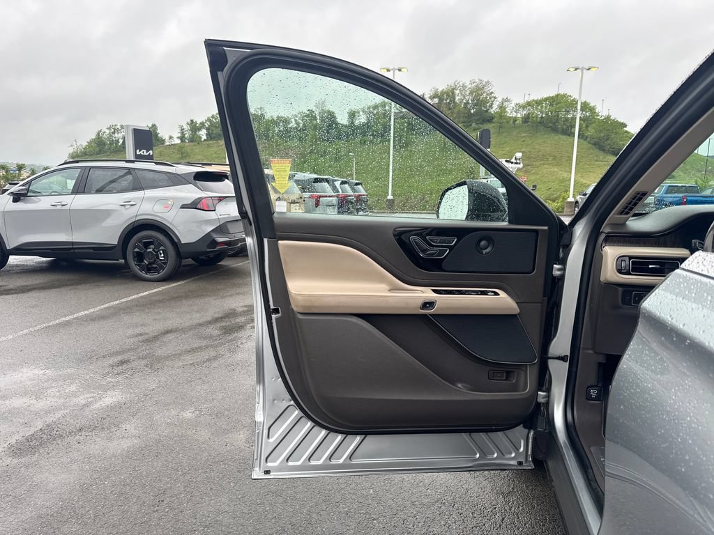 Used 2020 Lincoln Aviator Reserve w/ Equipment Group 201A AWD/4WD image 30