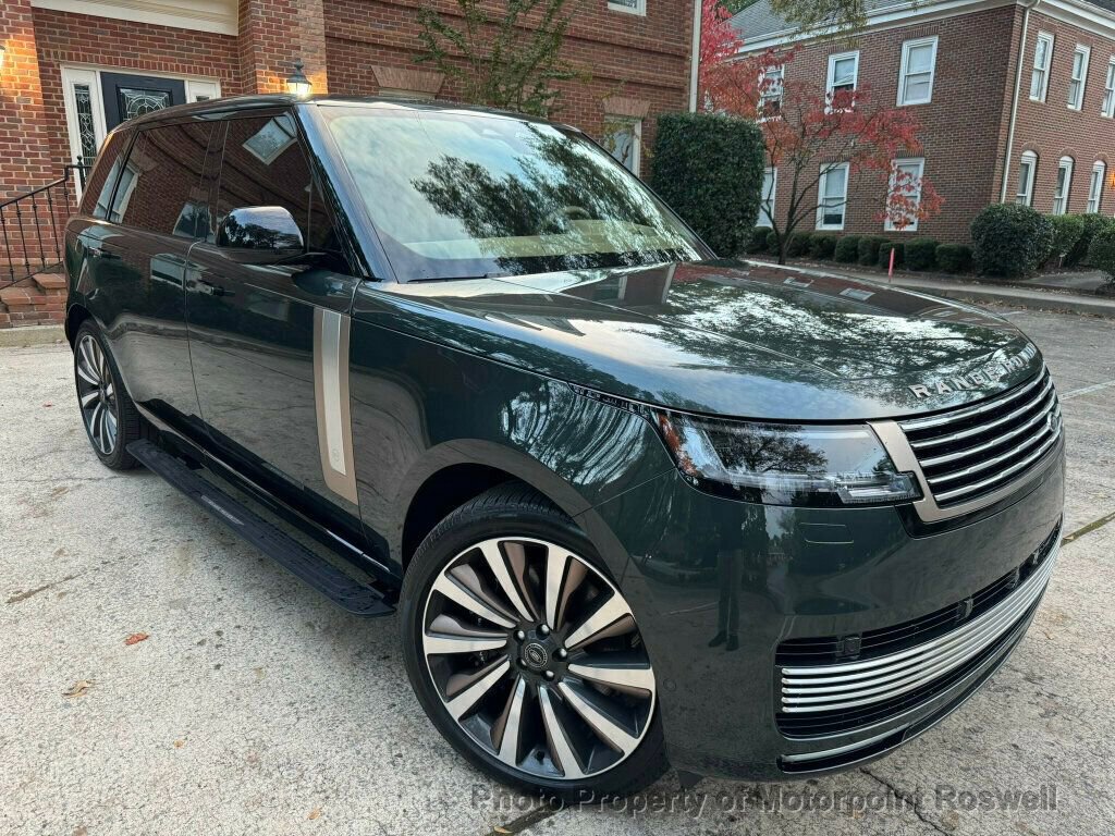 Used 2025 Land Rover Range Rover SV AWD/4WD image 3
