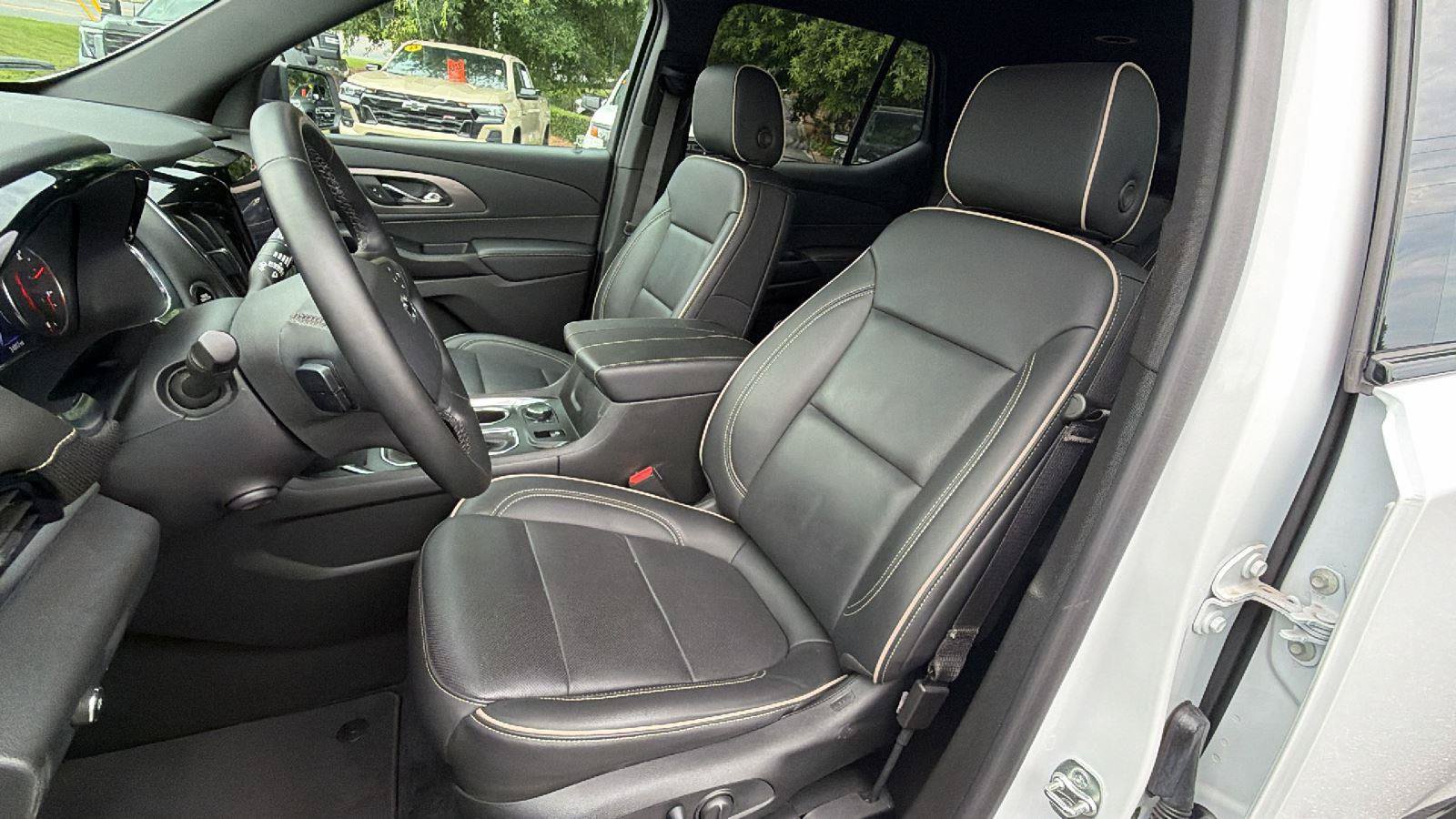 Used 2023 Chevrolet Traverse Premier w/ Redline Edition AWD/4WD image 4
