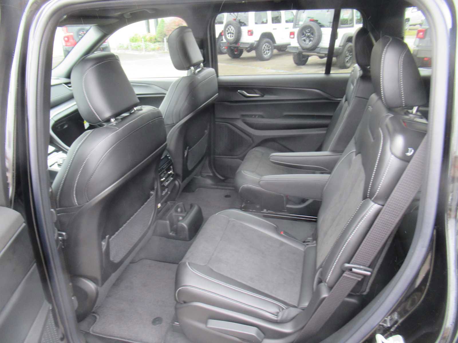 New 2025 Jeep Grand Cherokee L Altitude image 42