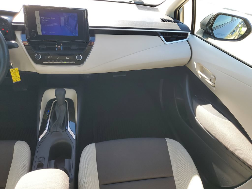 Used 2025 Toyota Corolla LE FWD image 32