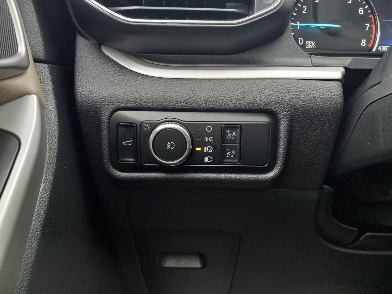 Used 2024 Ford Explorer XLT w/ Equipment Group 202A RWD image 26