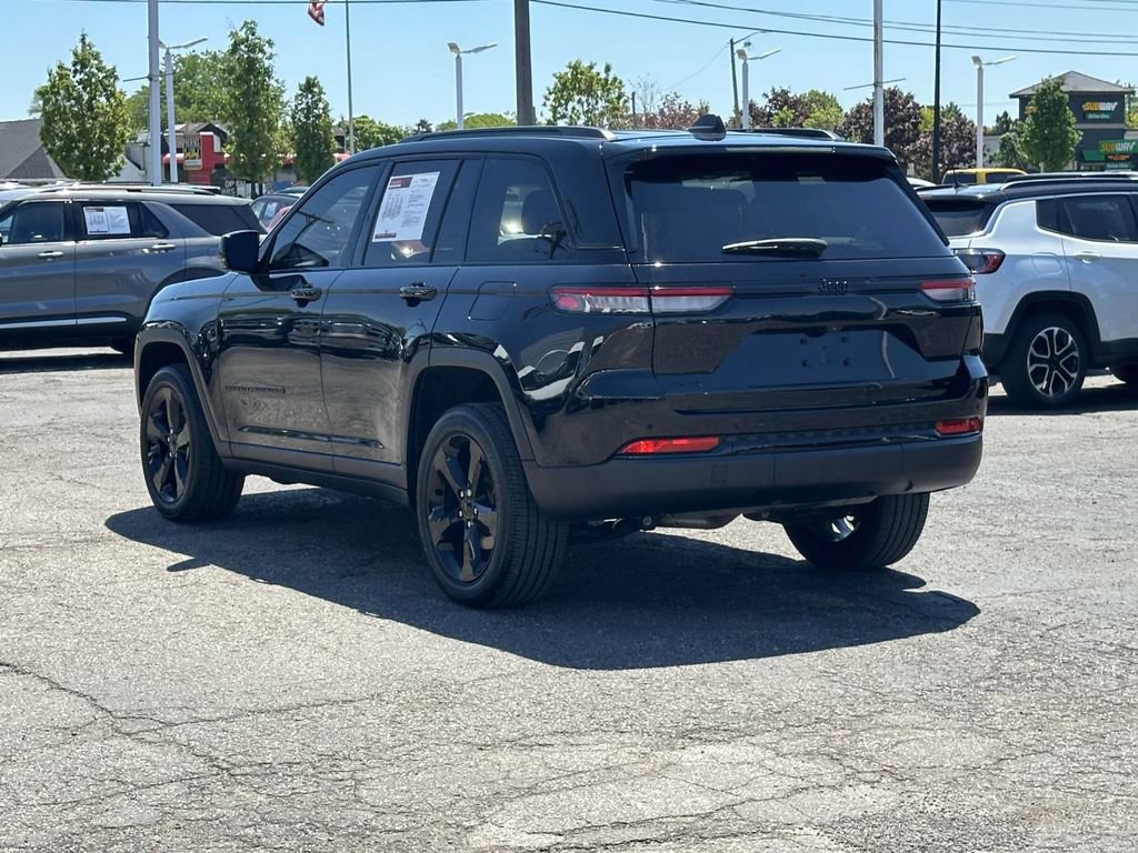 Used 2023 Jeep Grand Cherokee Altitude AWD/4WD image 6