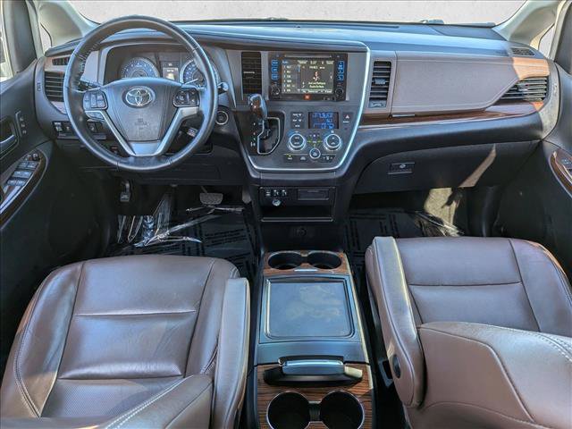 Used 2017 Toyota Sienna Limited w/ Preferred Accessory Package FWD image 16