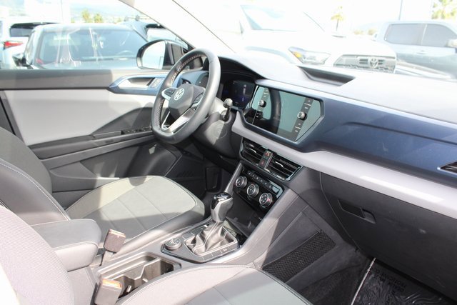 Used 2023 Volkswagen Taos SE w/ Panoramic Sunroof Package image 5