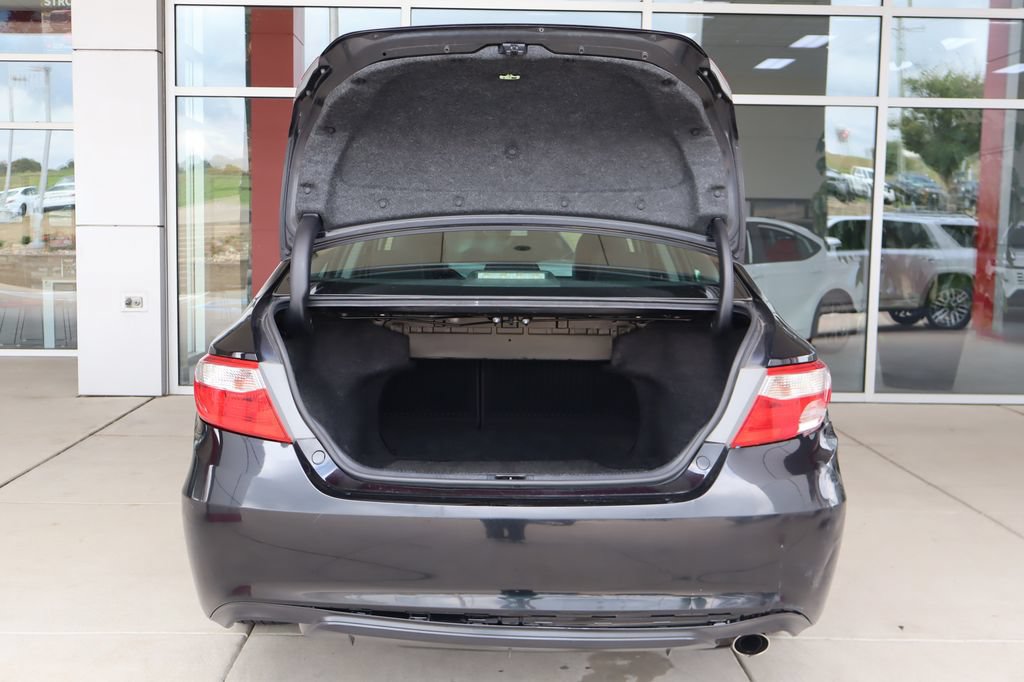 Used 2015 Toyota Camry SE FWD image 8