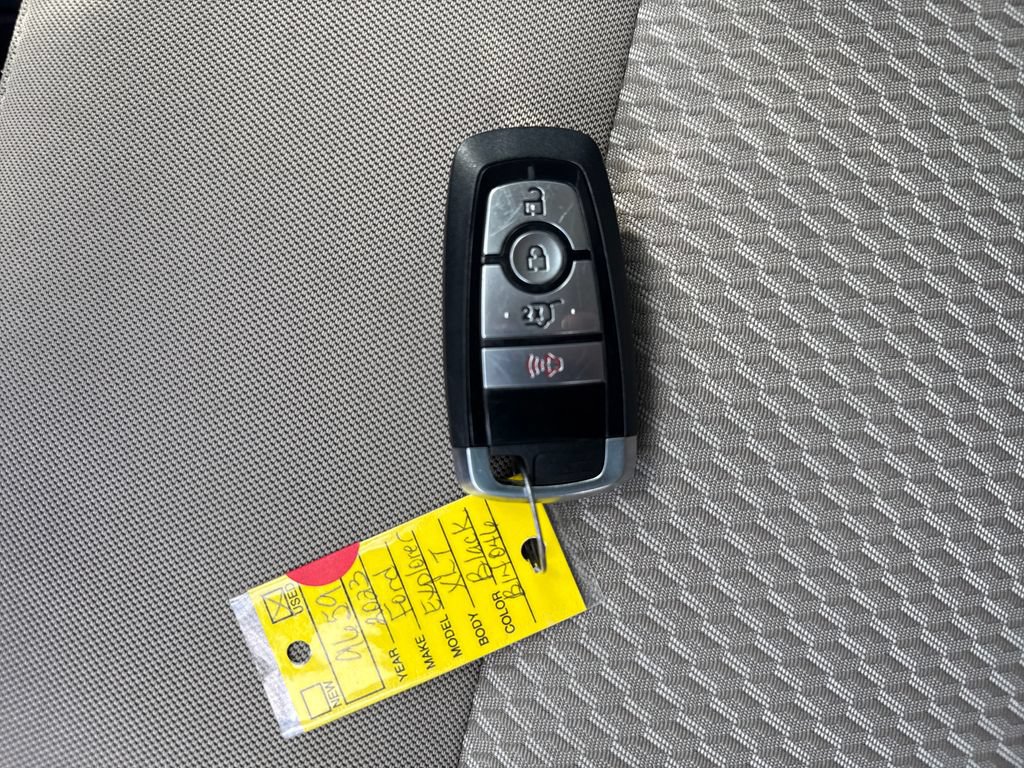 Used 2023 Ford Explorer XLT AWD/4WD image 31