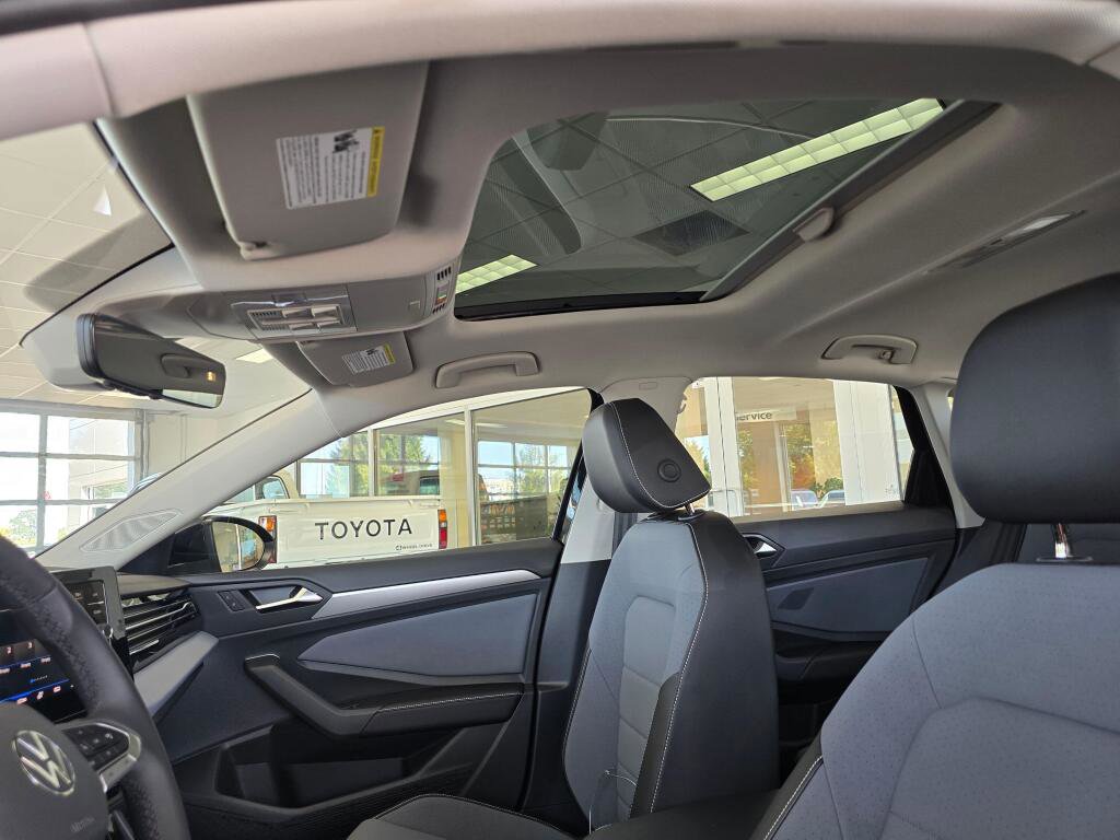 New 2026 Volkswagen Jetta SE FWD image 19