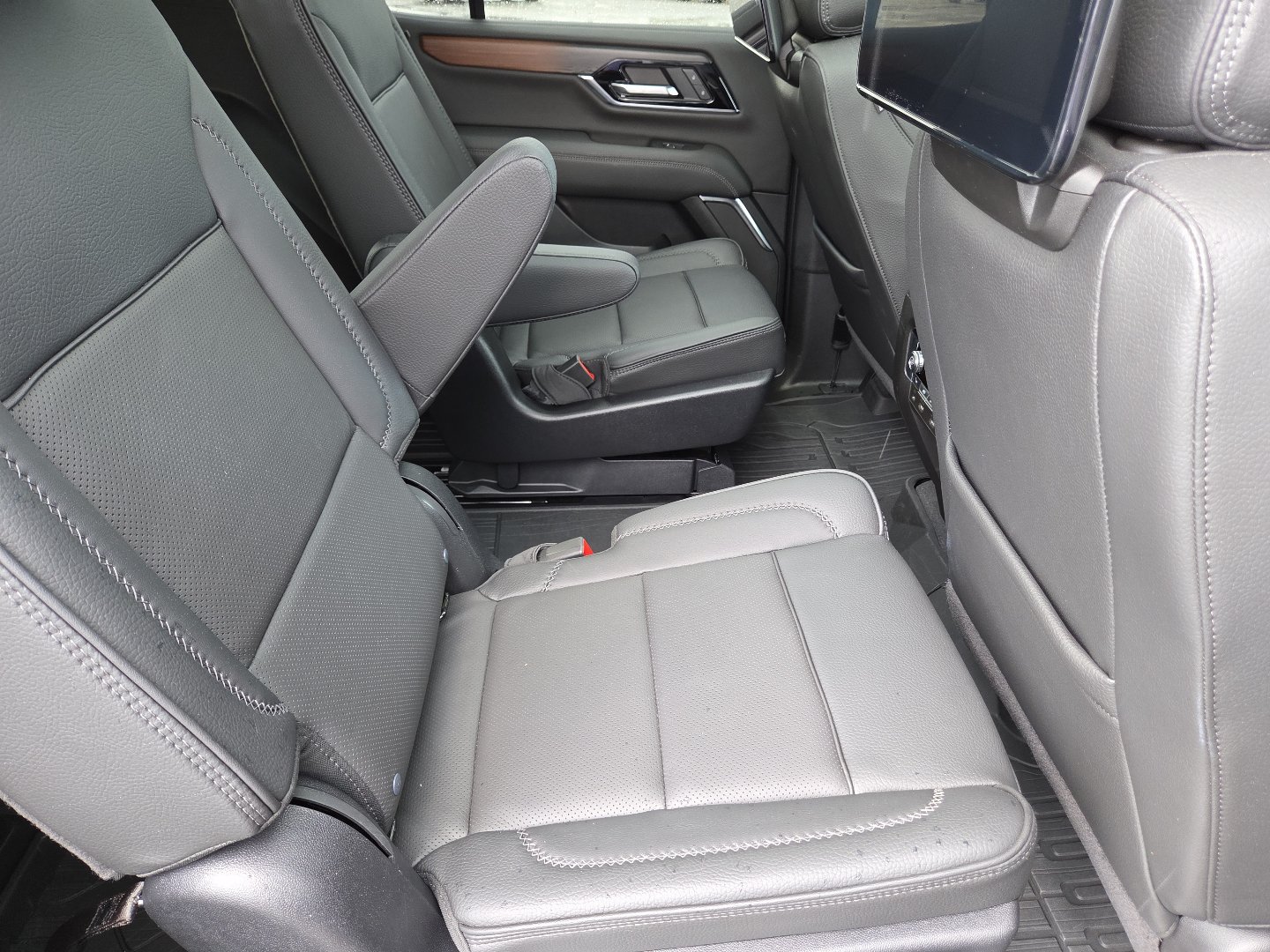 Used 2026 GMC Yukon Denali w/ Denali Reserve Package AWD/4WD image 29