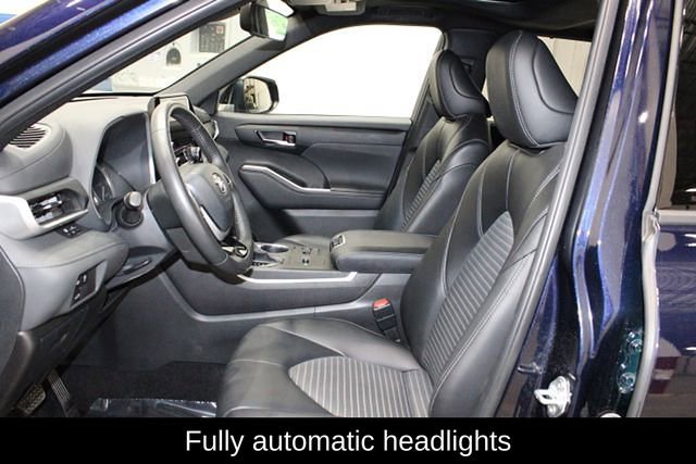 Used 2024 Toyota Highlander XSE image 11