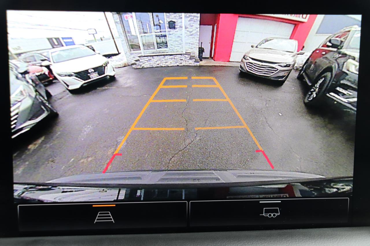 Used 2024 GMC Yukon SLT image 37