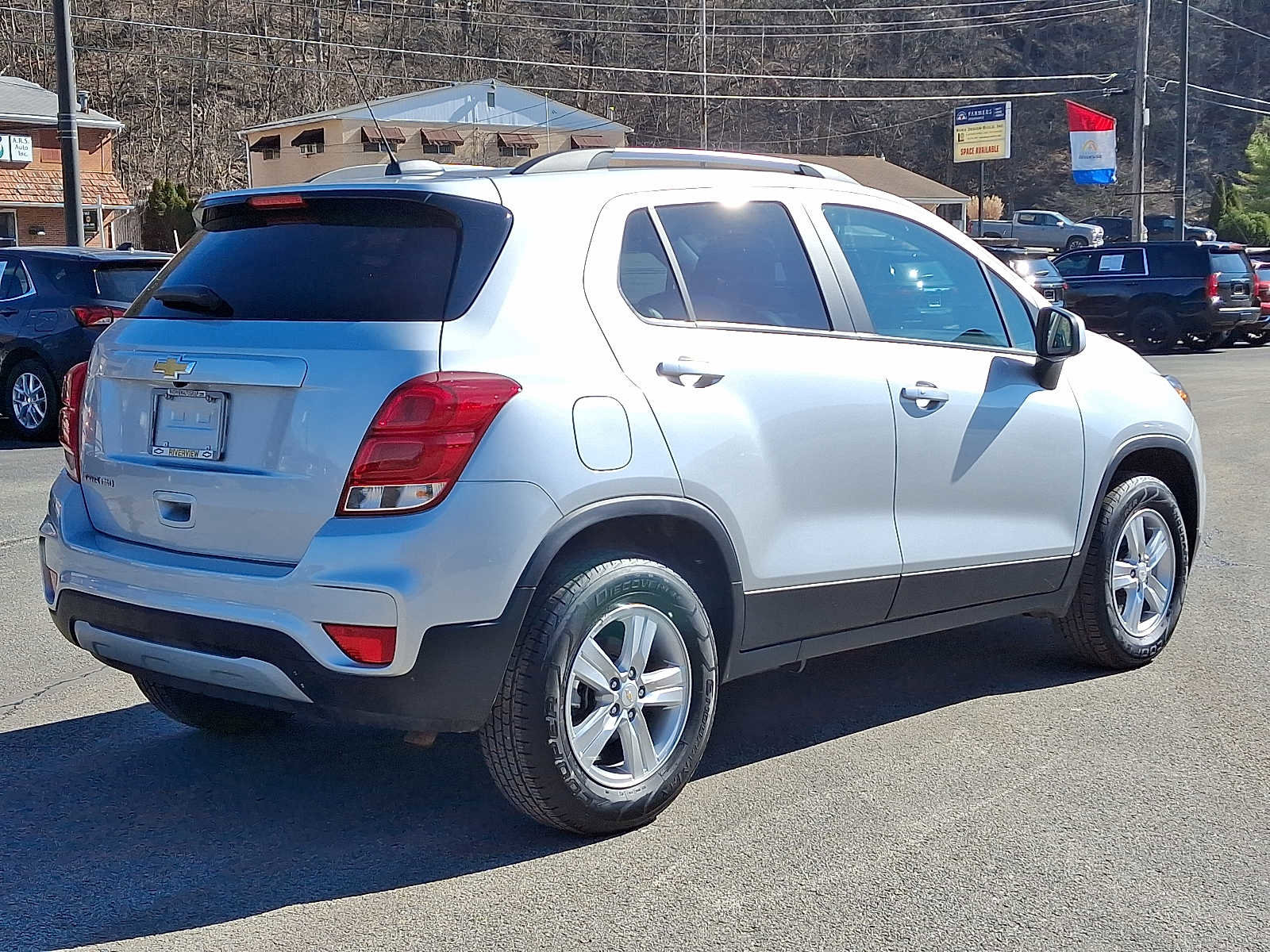 Used 2022 Chevrolet Trax LT w/ LT Convenience Package image 6