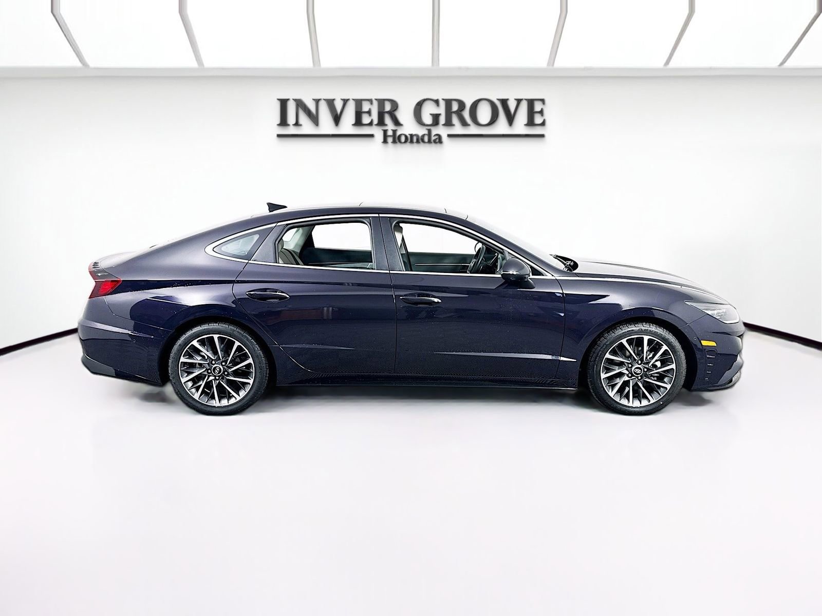 Used 2023 Hyundai Sonata Limited w/ Cargo Package FWD image 4