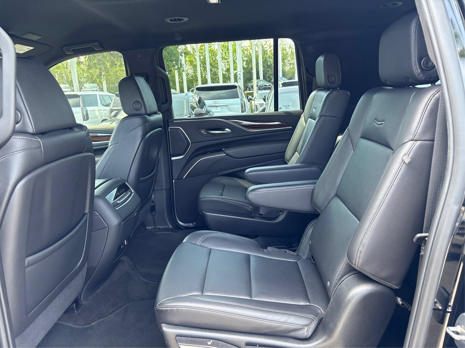 Used 2023 Cadillac Escalade ESV Luxury RWD image 10