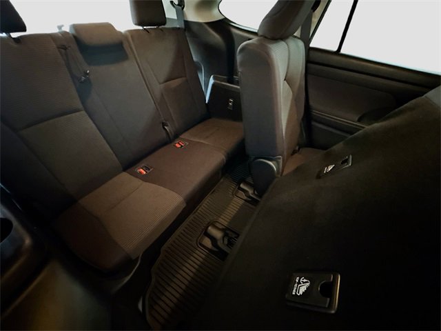 Used 2022 Toyota Highlander L image 29