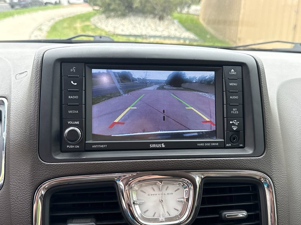 Used 2015 Chrysler Town & Country Touring-L w/ Driver Convenience Group FWD image 20